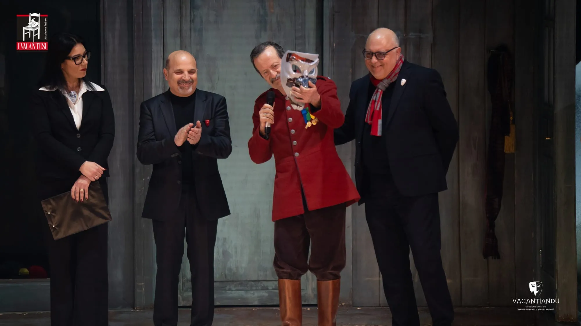 Quattro attori sul palco