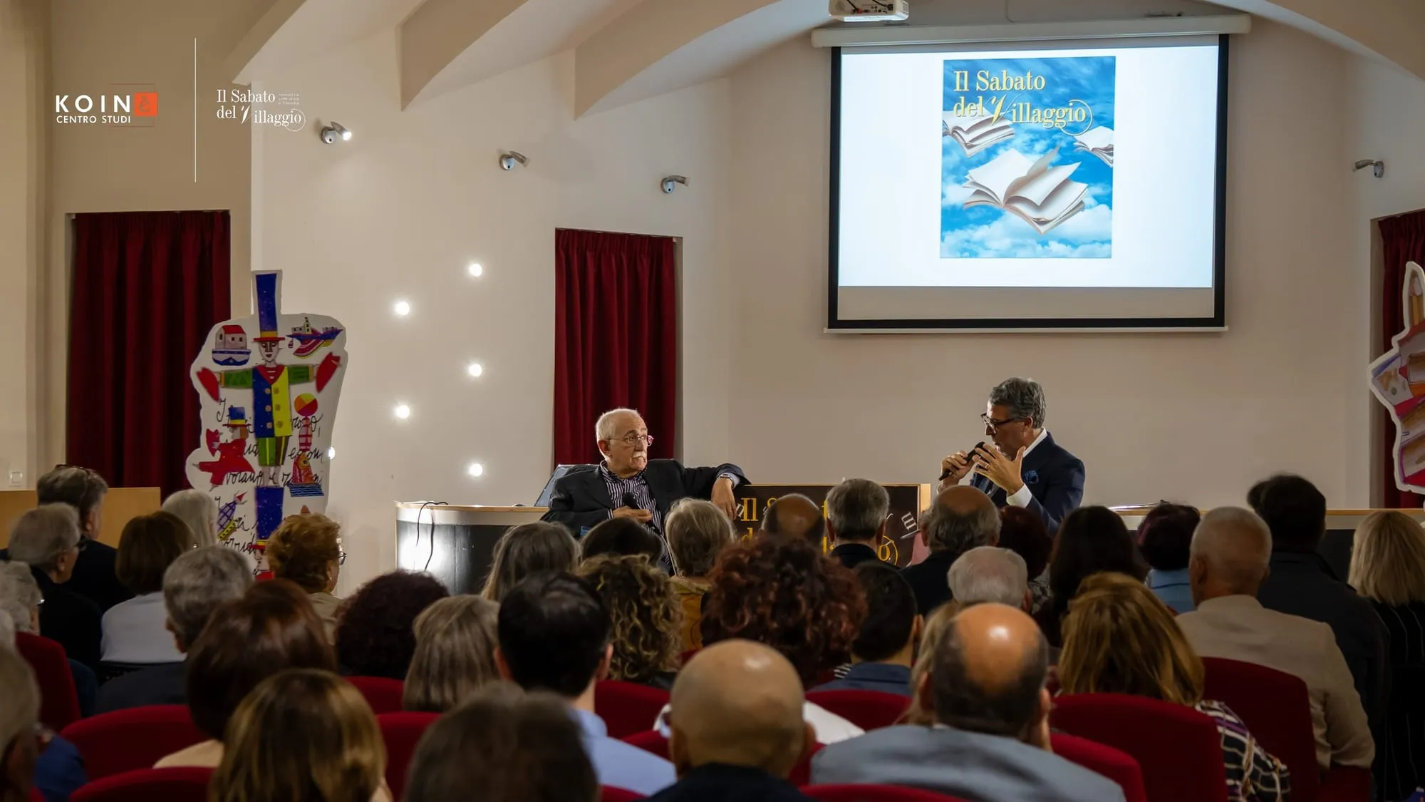 Il pubblico in sala durante un incontro della rassegna